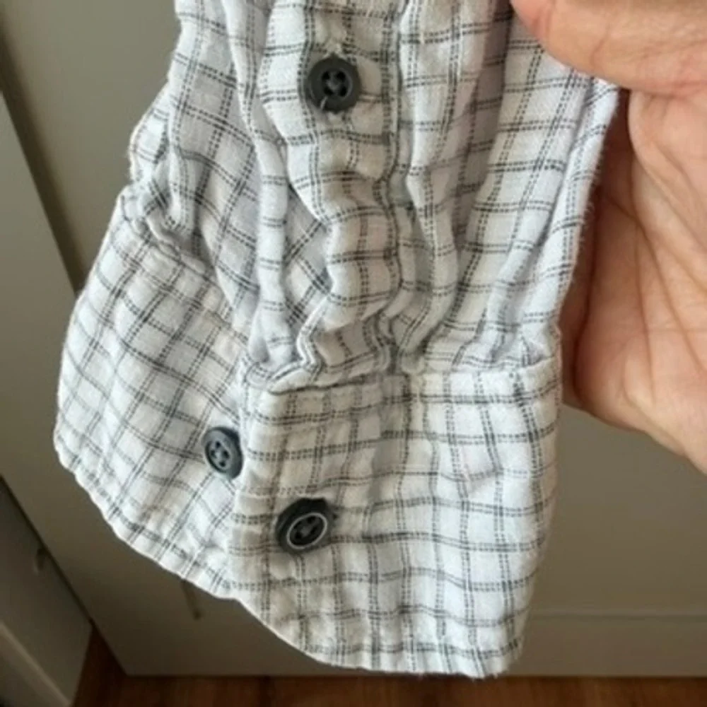 Banana Republic Button Down Shirt Men XL White Grey Windowpane Plaid Long Sleeve